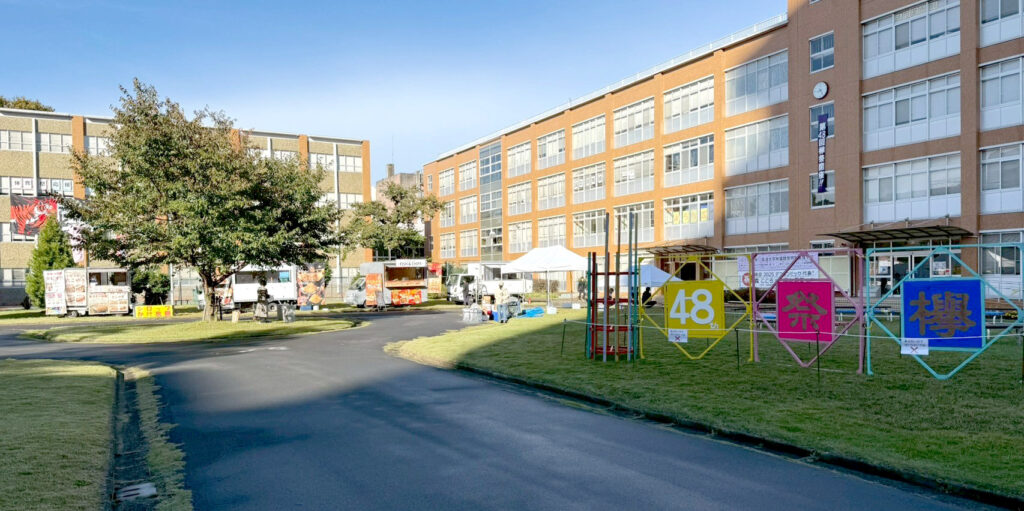 11/1の朝、母校中庭の風景